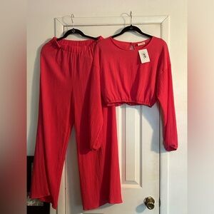NEW WITH TAGS!!! NEVER WORN!! HOT PINK SET🩷